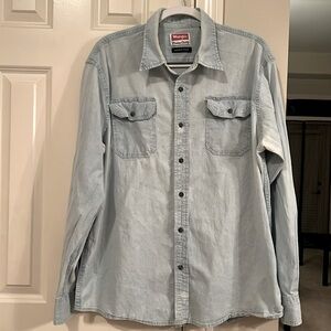 MEN’S WRANGLER COMFORT FLEX DENIM BUTTON DOWN LONG SLEEVE SHIRT 
SIZE XL